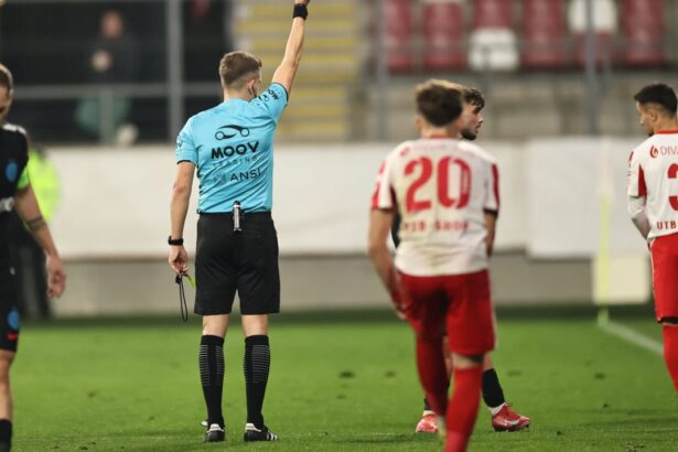 oficial a vazut direct cartonasul rosu iar gigi becali l a trimis in liga 2 a fost prezentat la noua echipa 6967fd821cf55