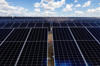 pitestiul isi face centrala electrica fotovoltaica valoarea proiectului este de peste 27 de milioane de lei 697a3130da5aa