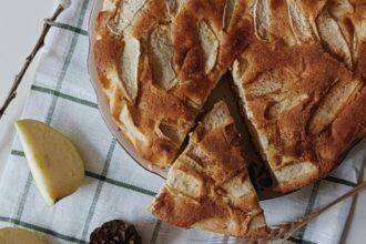 placinta cu mere taiate cubulete reteta unui desert rapid si savuros 6970cf4f7201d