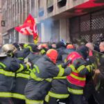 proteste violente in franta pompierii au iesit in strada imagini socante video 697c65a88ad6a