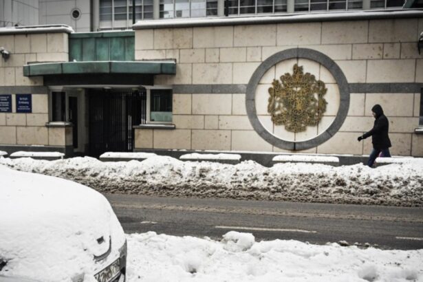 se ascut sabiile intre rusia si marea britanie un diplomat britanic la moscova a fost prins ca spioneaza ce decizie a luat fsb 69690b706d2e5