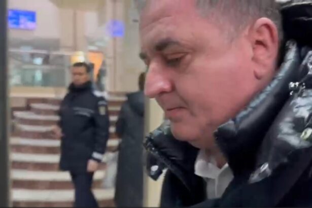 spagarul din dosarul mita la mosteanu fuge de jurnalisti la tribunalul bucuresti video cu fostul senator fugarit de presa 6971f3664a0a1