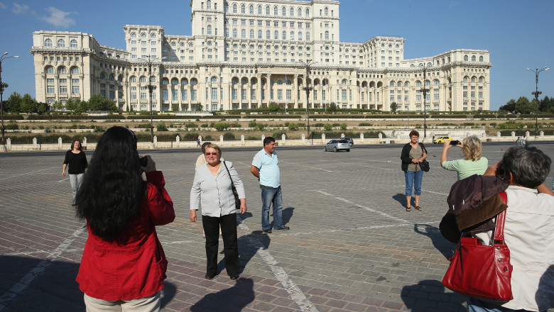 tot mai multe orase din romania au introdus taxe pentru turisti de la 1 ianuarie 2026 cati bani vor incasa primariile 6961169e65dea