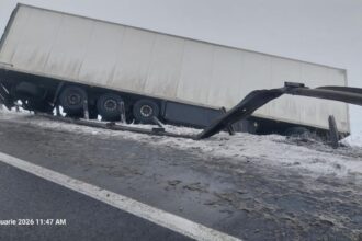 trafic restrictionat pe a1 in judetul sibiu din cauza unui tir rasturnat foto 696783d019594