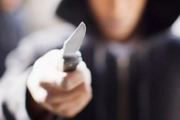 un adolescent din constanta arestat dupa ce a injunghiat un barbat in plina strada alte trei persoane au fost ridicate de politisti 69660e668b243