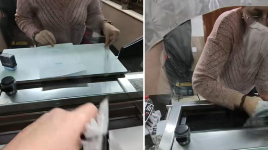 un barbat s a razbunat pentru cresterea taxelor si si a platit darile cu 5 kilograme de monede video 696258e67a7b5