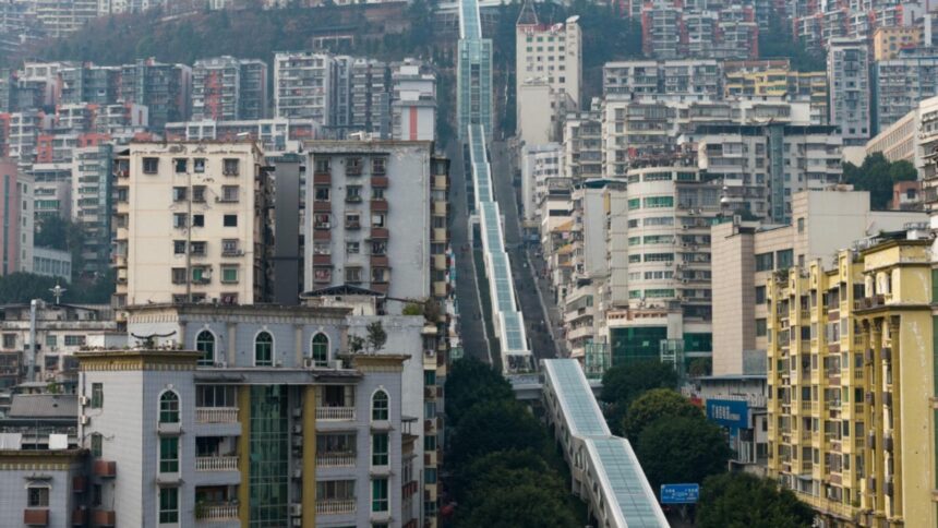 a fost inaugurata cea mai lunga scara rulanta din lume se intinde pe aproape un kilometru video 699c9b2d5d85d