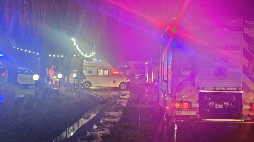 accident crunt la motca un autotren si un autoturism avariate grav dupa impact video 6992039cc8f4c