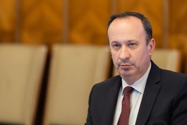 adrian caciu atac dur la adresa lui bolojan dupa ce romania a intrat in recesiune tehnica a bagat romania in gard cel mai slab premier din istorie 698ef60bea295