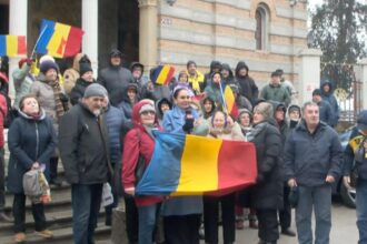 alexandra pacuraru alaturi de romanii care au ajuns sa se simta straini in propria tara oamenii vor turul doi inapoi video 69942ba08b370