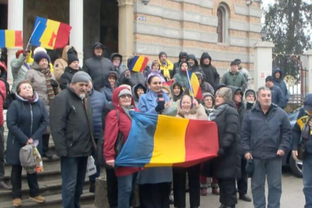 alexandra pacuraru alaturi de romanii care au ajuns sa se simta straini in propria tara oamenii vor turul doi inapoi video 69942ba08b370