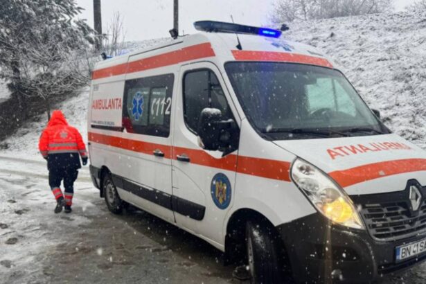 barbat de 48 de ani cazut de la 15 metri intr o fosta cariera de piatra din magura ilvei a fost transportat de urgenta la spital 699d672face67
