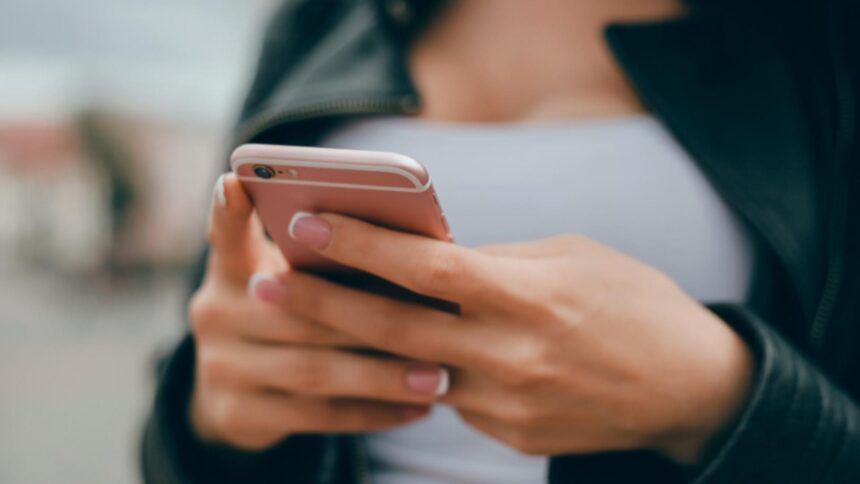 bataie pe tehnologia care iti poate spiona telefonul fara nicio atingere mai multe tari o folosesc deja 698a2e8178f2f