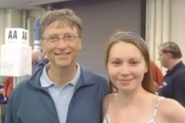 bill gates ar fi recunoscut ca a avut relatii cu doua rusoaice in timp ce si cerea scuze personalului pentru legaturile sale cu epstein 699f02c6d6260