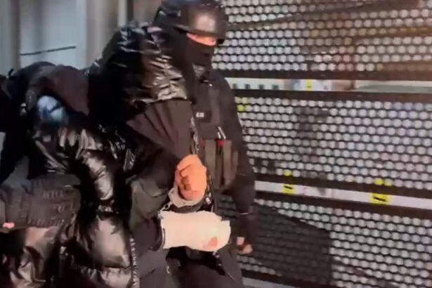 cine este criminalul romanului care a construit un sat romanesc in sua tanarul a fost audiat de politie video 6992178b32615