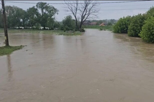 cod rosu de inudatii in prahova si buzau zeci de case sunt inundate 6985995e5a43f