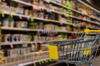 consumul 60 din pib in scadere accentuata risc urias de recesiune 699e9202626bb