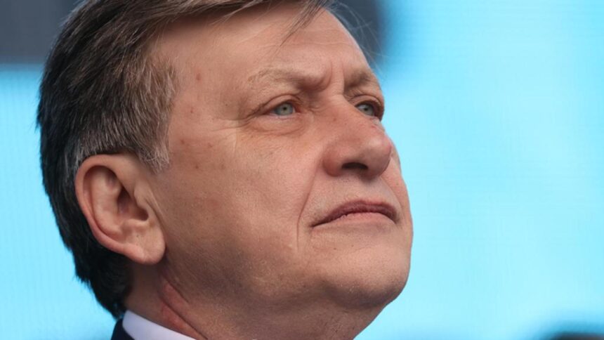 crin antonescu desfiinteaza gasca rezistilor de la putere nicusor dan nu are nicio strategie pe plan extern oana gheorghiu n are niciun fel de competenta 69804c614687a