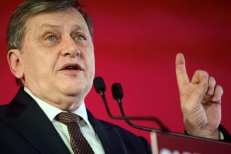 crin antonescu ironizeaza reactiile venite dupa discursul lui nicusor dan de la consiliul pentru pace o falsa euforie ca la inceputul lumii 699b43f9970f4