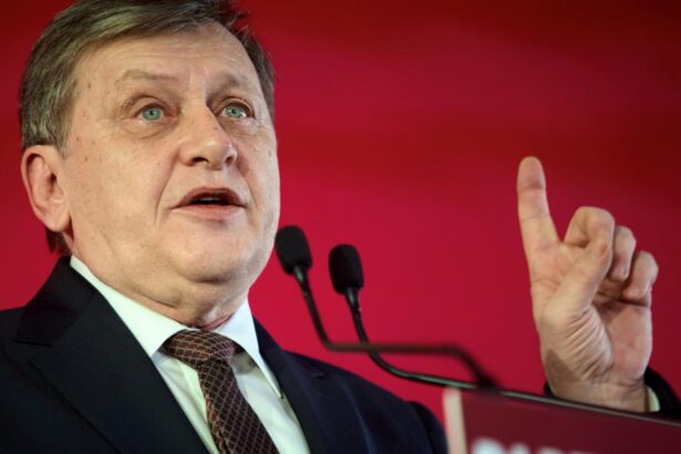 crin antonescu ironizeaza reactiile venite dupa discursul lui nicusor dan de la consiliul pentru pace o falsa euforie ca la inceputul lumii 699b43f9970f4