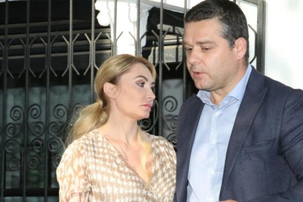 cum se spala ciucu pe maini de scandalul momentului eu am mirosit ca ceva nu e in regula adriana georgescu 69882fd6461d0