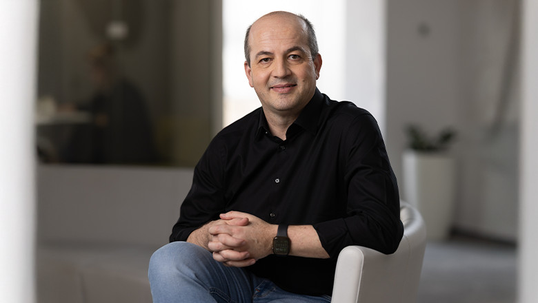 de ce raman unii angajati ani la rand in aceeasi companie intr o piata in care joburile se schimba tot mai des 6981b57852b94