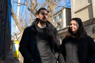 doi influenceri romani retinuti pe un aeroport din rusia si interzisi in tara pentru 50 de ani 698dffda09fa7