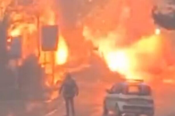 explozie devastatoare in italia sase raniti dupa explozia unor butelii de oxigen dintr o duba video 698de2b439818