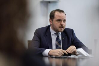 fara taieri salariale si fara programe anulate in sistemul medical alexandru rogobete daca ilie bolojan nu ceda medicii ar fi plecat in strainatate 6993fe12bb9f1