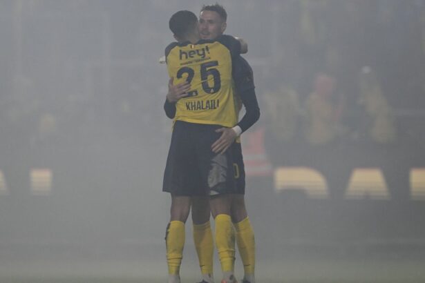 foto si video formidabil fotbalistul roman a evoluat doar 7 minute dar a fost desemnat jucatorul meciului si este in finala cupei belgiei 698f1c5d15d73