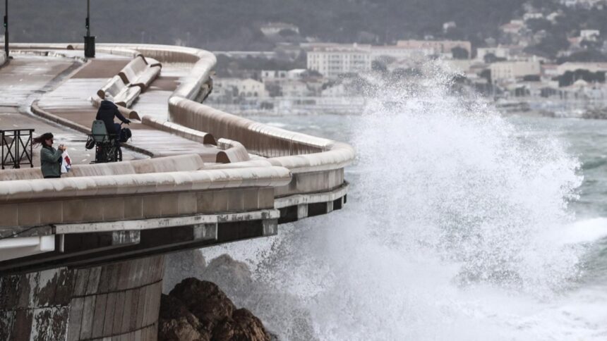 furtuna nils loveste franta cod rosu de ploi si inundatii mae avertizeaza romanii care calatoresc 698e19e86e047