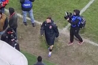 galerie foto nu s a vazut la tv gestul facut de dennis politic dupa ce a fost injurat o seara intreaga pe arcul de triumf 698ebb2256b11