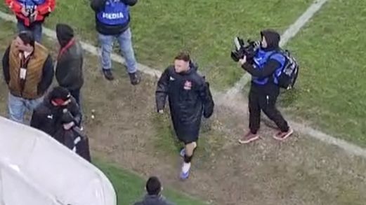 galerie foto nu s a vazut la tv gestul facut de dennis politic dupa ce a fost injurat o seara intreaga pe arcul de triumf 698ebb2256b11