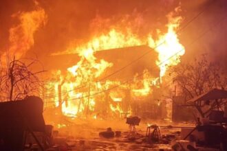 iad dezlantuit in curtea unui batran din suceava gospodaria facuta scrum dupa un incendiu nimicitor video 69a0b2eedf7a1