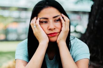 if you grew up an a dysfunctional family you may feel like an observer in your own life a clinical psychologist explains why 69a0bd101ef1b