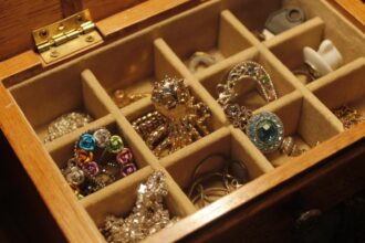 metoda veche victime noi escrocheria pomana regelui cioaba a reaparut doua femei retinute de politisti 6984f41bbdb2b