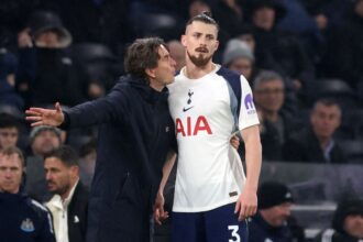 news alert radu dragusin a ramas fara antrenor thomas frank dat afara de tottenham dupa forma dezastruoasa din premier league 698dd0bed2056