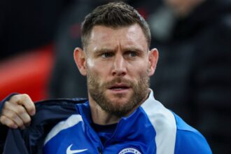 news alert tocmai a fost depasit recordul de aparitii in premier league el este dinozaurul angliei 699b27a15a8b1