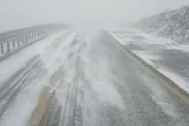 ninsori extreme in romania capitala ingropata in zapada frigul se mentine temperaturi de pana la 15 grade 69803d3f7245b