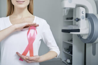 o doctorita a tratat sute de paciente cu cancer la san apoi s a imbolnavit si ea acum dezvaluie 4 obiceiuri care scad riscurile 697f55c808408