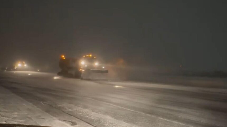pistele aeroporturilor otopeni si baneasa inzapezite oficialii intervin de urgenta video 699950bd4d0fc