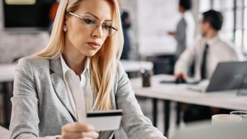 romanii cu rate restante primesc o plasa de siguranta o noua lege obliga bancile sa ofere solutii inainte de executarea silita 698a58aeb9e8d