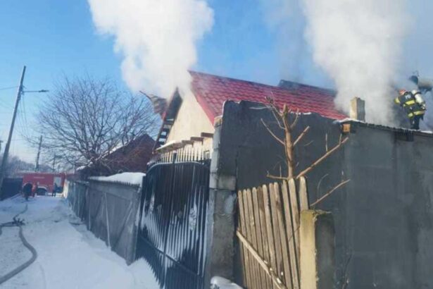 sase persoane evacuate dupa un incendiu intr o casa din constanta o femeie a ajuns la spital 6996be015785a