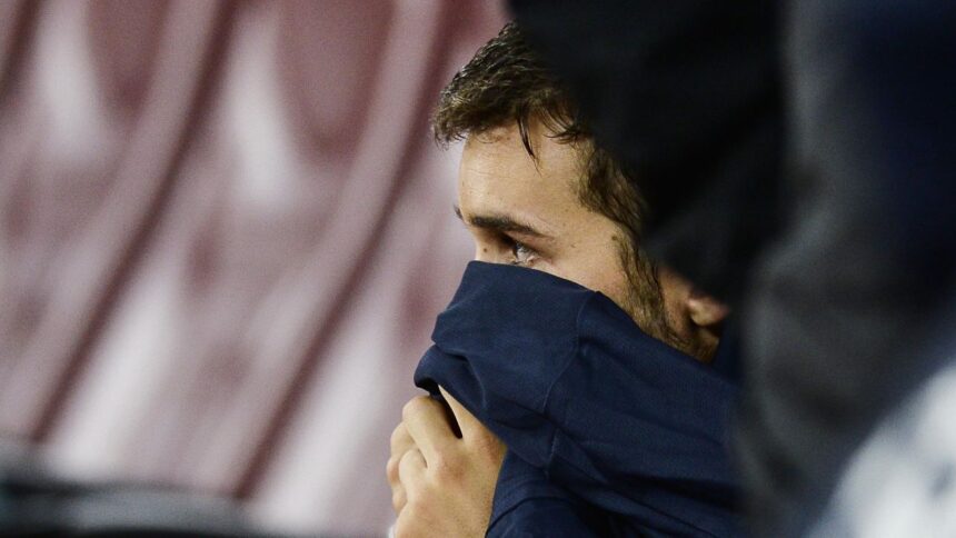 soc in superliga fostul jucator de la fcsb si a pierdut banderola de capitan si a fost exclus din lot 6995bd4167486