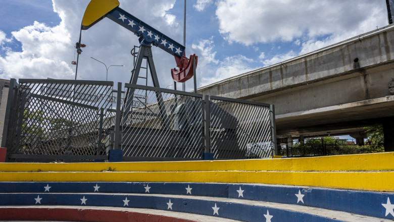 sua ridica restrictiile si lasa cinci mari companii petroliere sa reia operatiunile in venezuela 698f6a21ece52