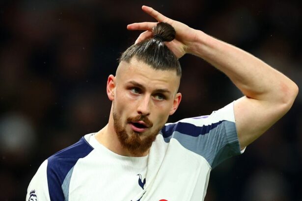 tottenham newcastle meciul zilei de la 2130 echipe probabile situatia lui radu dragusin analiza si pronosticul lui dan chilom 698b4fbb68a6c