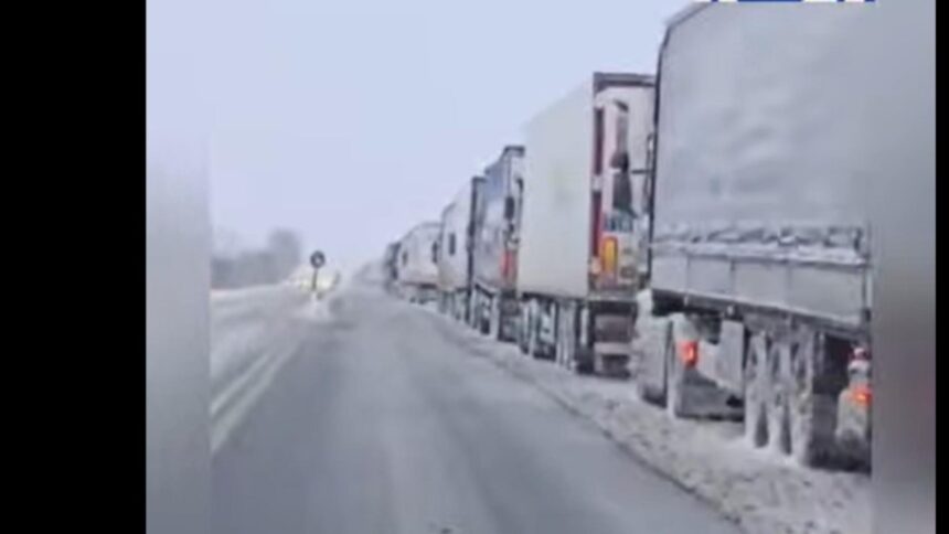 trafic de cosmar spre giurgiu coloana de vehicule de pe dn5 masoara 14 kilometri video 6999f2654b597