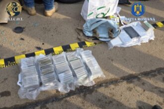 traficantii care alimenteaza cluburile de fite din bucuresti nu mai au frica de nimeni momentul in care lovesc masina agentilor antidrog si ranesc 2 politisti video 69847f0d1f988