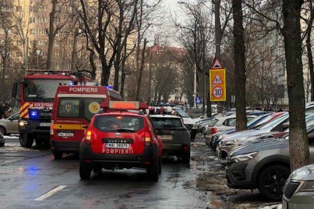 tragedie in capitala o fetita de 5 ani si a pierdut viata dupa ce a fost spulberata de o masina chiar in fata unei scoli copila trecea strada alaturi de bunica 69836f0b8ab29