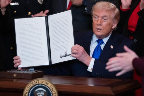 trump socheaza din nou a instituit o zi nationala in memoria victimelor provocate de migrantii ilegali 699ca5c1a2368